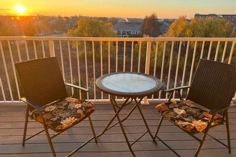 Tiny photo for 2220 Founders Drive #325, Northbrook, IL 60062 (MLS # 12571515)