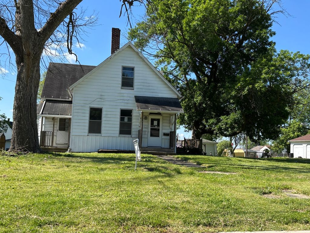 Photo for 524 W Franklin Street, Paxton, IL 60957 (MLS # 12485275)