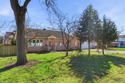 Tiny photo for 10033 Montrose Avenue, Schiller Park, IL 60176 (MLS # 12605722)