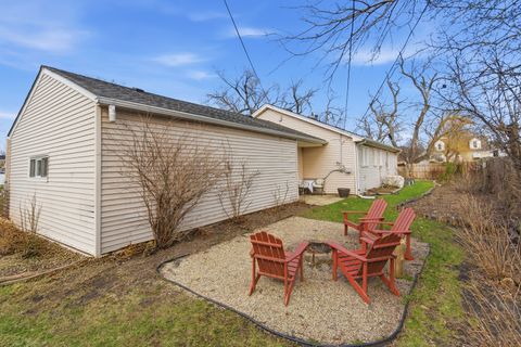 Tiny photo for 10033 Montrose Avenue, Schiller Park, IL 60176 (MLS # 12605722)