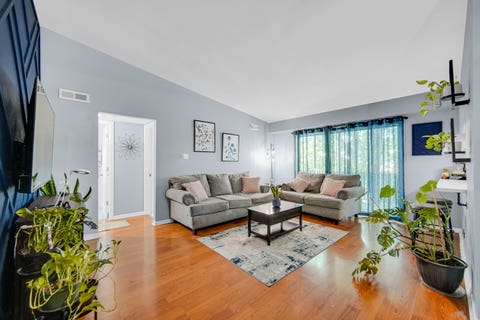 Tiny photo for 13913 James Drive #1021, Crestwood, IL 60418 (MLS # 12705308)