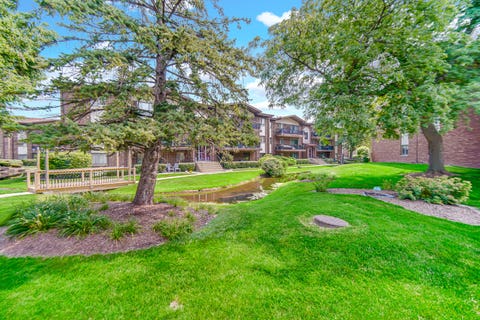Tiny photo for 13913 James Drive #1021, Crestwood, IL 60418 (MLS # 12705308)
