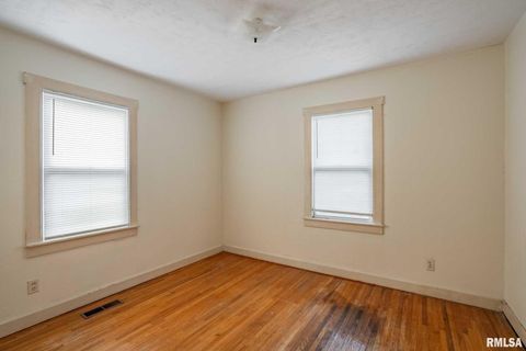 Tiny photo for 318 3RD Street, Marion, IL 62959 (MLS # QC4270072)