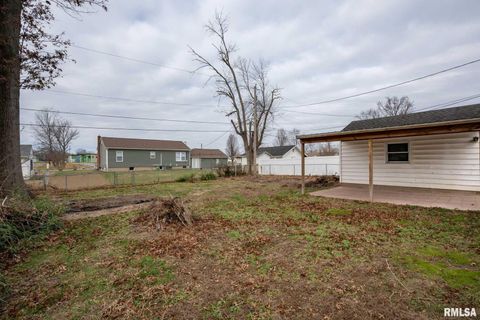 Tiny photo for 318 3RD Street, Marion, IL 62959 (MLS # QC4270072)