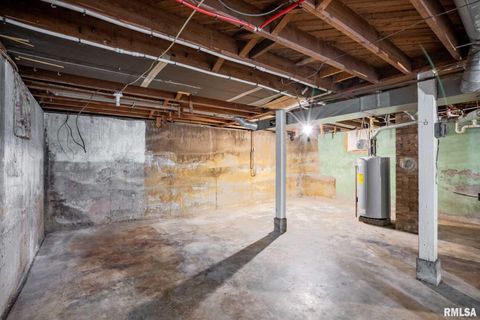 Tiny photo for 318 3RD Street, Marion, IL 62959 (MLS # QC4270072)