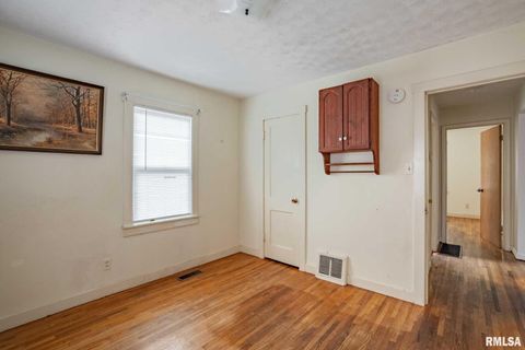 Tiny photo for 318 3RD Street, Marion, IL 62959 (MLS # QC4270072)