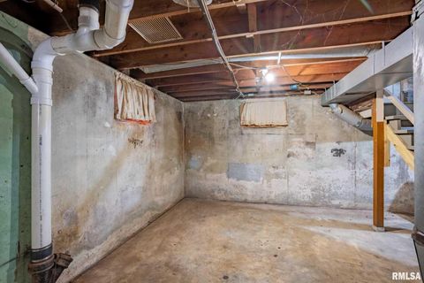 Tiny photo for 318 3RD Street, Marion, IL 62959 (MLS # QC4270072)