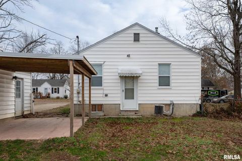 Tiny photo for 318 3RD Street, Marion, IL 62959 (MLS # QC4270072)
