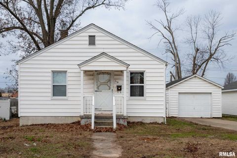 Tiny photo for 318 3RD Street, Marion, IL 62959 (MLS # QC4270072)