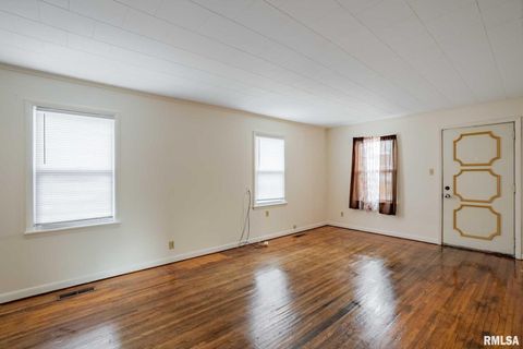 Tiny photo for 318 3RD Street, Marion, IL 62959 (MLS # QC4270072)