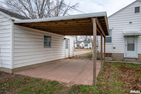 Tiny photo for 318 3RD Street, Marion, IL 62959 (MLS # QC4270072)