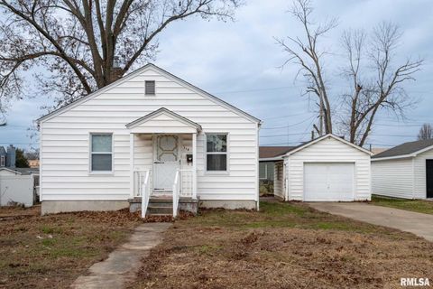 Tiny photo for 318 3RD Street, Marion, IL 62959 (MLS # QC4270072)
