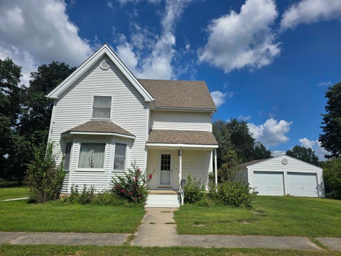 Photo of 237 W Locust Street, Carthage, IL 62321 (MLS # 100539114)