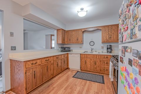 Tiny photo for 2512 LIVE OAK Drive, Crest Hill, IL 60403 (MLS # 12664361)