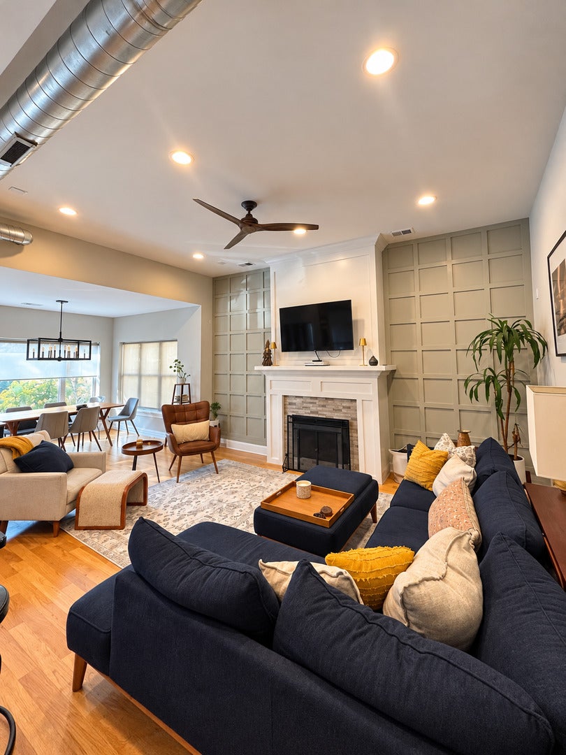 4447 N Magnolia Avenue 3