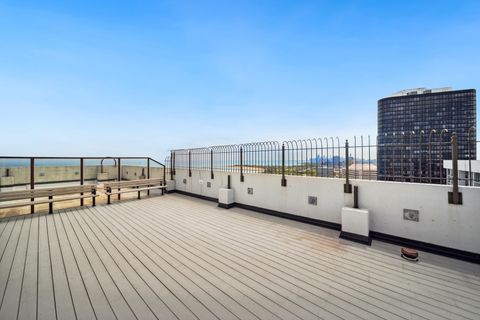 Tiny photo for 5455 N Sheridan Road #3804, Chicago, IL 60640 (MLS # 12438124)