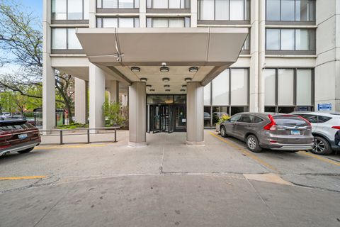 Tiny photo for 5455 N Sheridan Road #3804, Chicago, IL 60640 (MLS # 12438124)