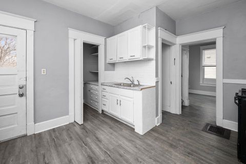 Tiny photo for 1321 W 13th St Street, Davenport, IA 52804 (MLS # 100000339)