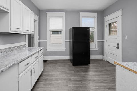 Tiny photo for 1321 W 13th St Street, Davenport, IA 52804 (MLS # 100000339)