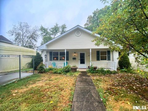 Photo of 617 N 10TH Street, Herrin, IL 62948 (MLS # EB460462)