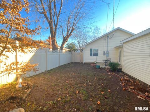 Tiny photo for 617 N 10TH Street, Herrin, IL 62948 (MLS # EB460462)