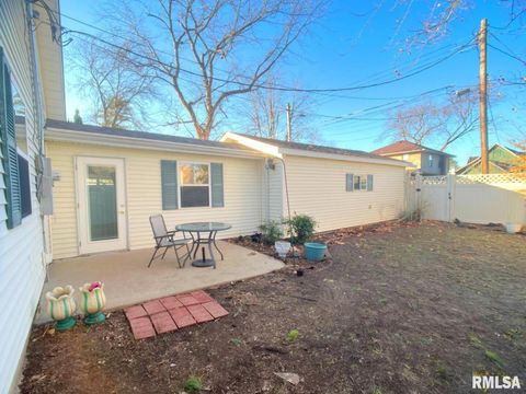 Tiny photo for 617 N 10TH Street, Herrin, IL 62948 (MLS # EB460462)