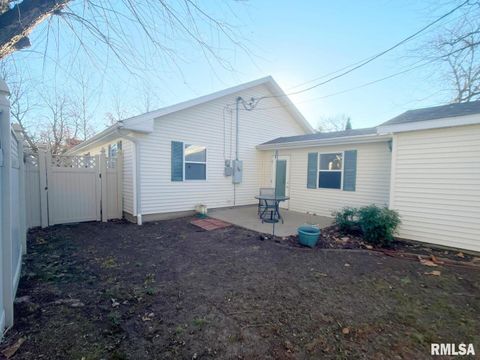 Tiny photo for 617 N 10TH Street, Herrin, IL 62948 (MLS # EB460462)