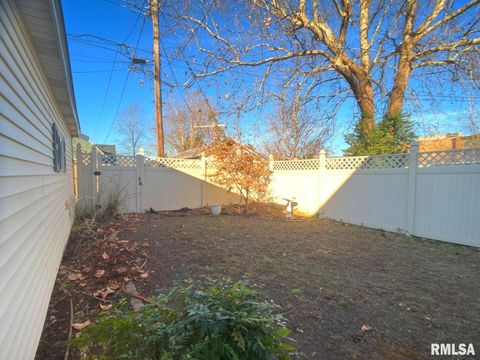 Tiny photo for 617 N 10TH Street, Herrin, IL 62948 (MLS # EB460462)