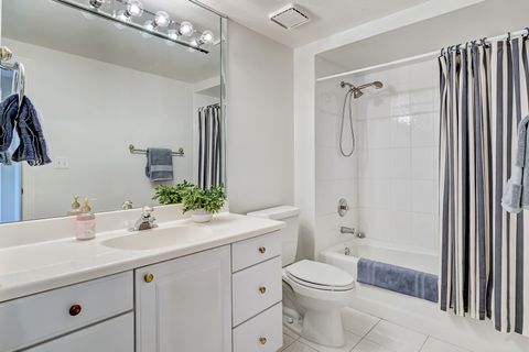 Tiny photo for 3525 S Cass Court #515, Oak Brook, IL 60523 (MLS # 12575781)