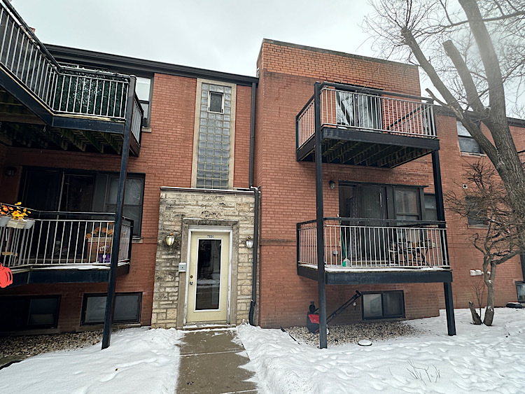 7334 N Winchester Avenue 2E