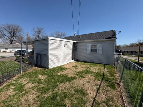 Tiny photo for 935 Keough Drive E, Murphysboro, IL 62966 (MLS # 12600545)
