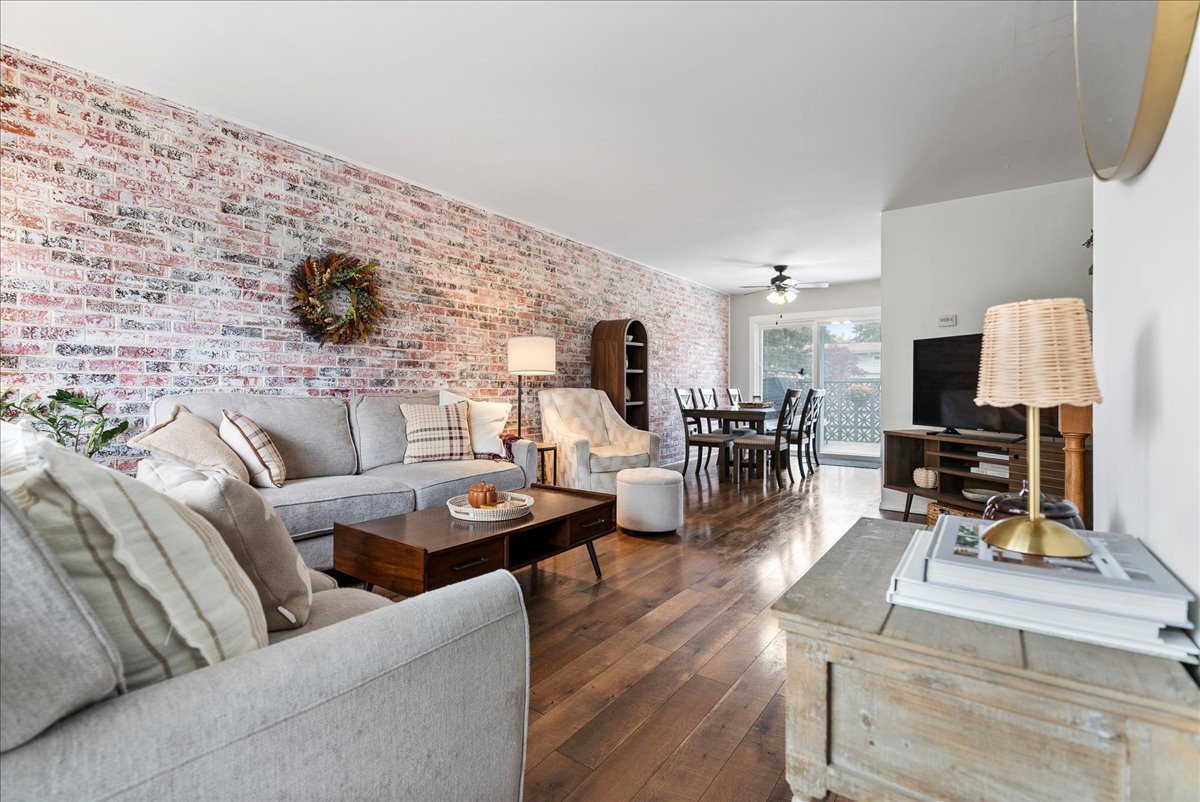 2210 E Lincoln Street