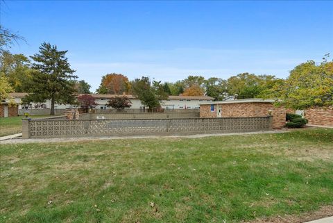 Tiny photo for 2210 E Lincoln Street, Bloomington, IL 61701 (MLS # 12506418)