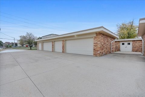 Tiny photo for 2210 E Lincoln Street, Bloomington, IL 61701 (MLS # 12506418)