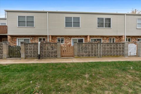 Tiny photo for 2210 E Lincoln Street, Bloomington, IL 61701 (MLS # 12506418)