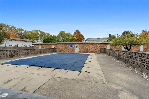 Tiny photo for 2210 E Lincoln Street, Bloomington, IL 61701 (MLS # 12506418)