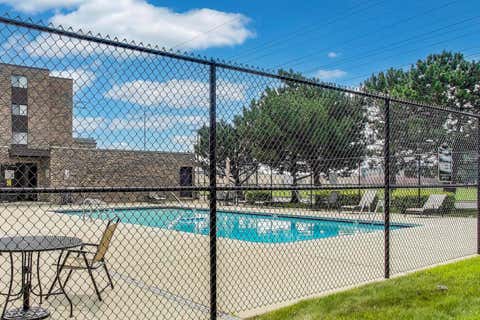 Tiny photo for 701 W Huntington Commons Road #418, Mount Prospect, IL 60056 (MLS # 12663525)
