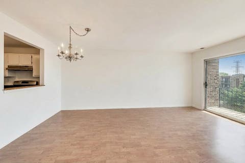 Tiny photo for 701 W Huntington Commons Road #418, Mount Prospect, IL 60056 (MLS # 12663525)