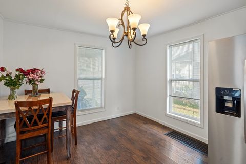 Tiny photo for 2216 New Hampshire St Street, Muscatine, IA 52761 (MLS # 100000088)