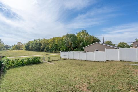 Tiny photo for 2216 New Hampshire St Street, Muscatine, IA 52761 (MLS # 100000088)