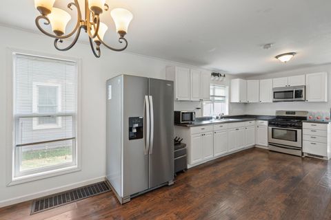 Tiny photo for 2216 New Hampshire St Street, Muscatine, IA 52761 (MLS # 100000088)