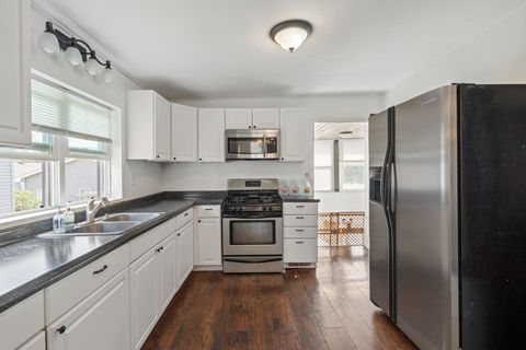 Tiny photo for 2216 New Hampshire St Street, Muscatine, IA 52761 (MLS # 100000088)