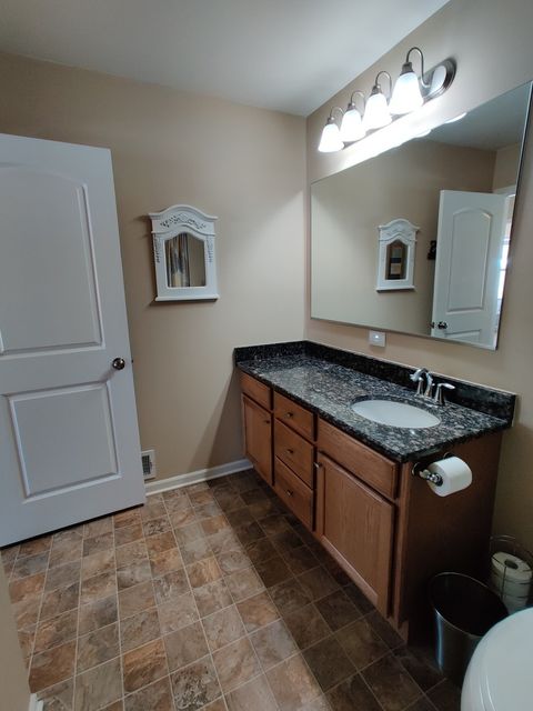 Tiny photo for 2375 Kelsey Court, Lindenhurst, IL 60046 (MLS # 12595314)