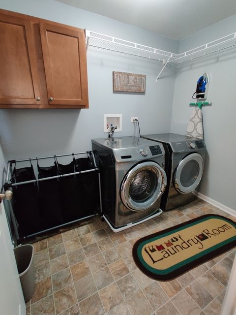 Tiny photo for 2375 Kelsey Court, Lindenhurst, IL 60046 (MLS # 12595314)