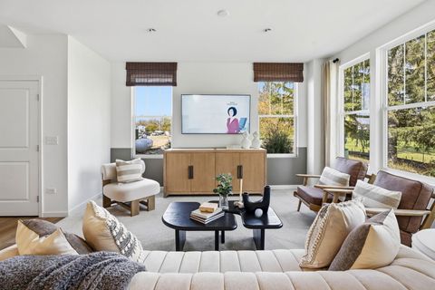 Tiny photo for 1992 Leiter Way #14004, Hoffman Estates, IL 60169 (MLS # 12594404)