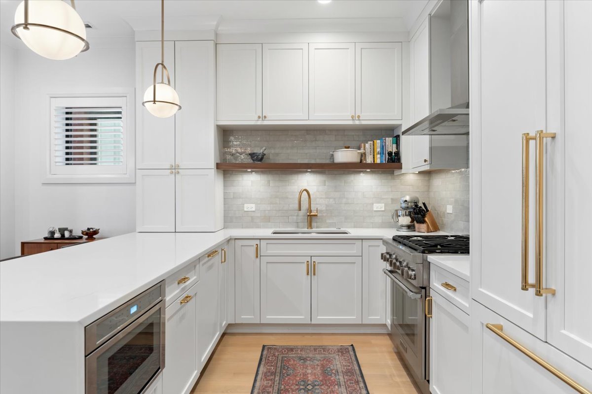 2727 N Kenmore Avenue 3