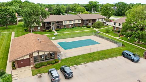 Tiny photo for 572 Somerset Lane #2, Crystal Lake, IL 60014 (MLS # 12686193)