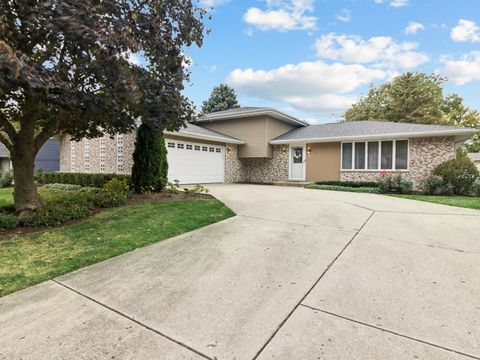 Photo of 605 Edgebrook Drive, Shorewood, IL 60404 (MLS # 12502683) Photo of 605 Edgebrook Drive, Shorewood, IL 60404 (MLS # 12502683)
