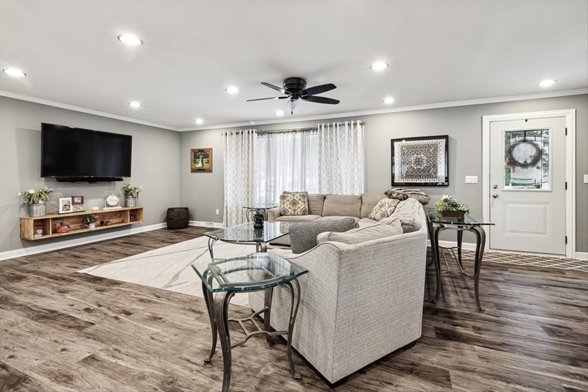 605 Edgebrook Drive