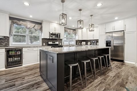 Tiny photo for 605 Edgebrook Drive, Shorewood, IL 60404 (MLS # 12502683)